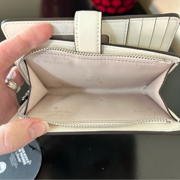 Hello Kitty And Friends x Kate Spade Medium Bifold Wallet Limited Edition - Picture 13 of 17